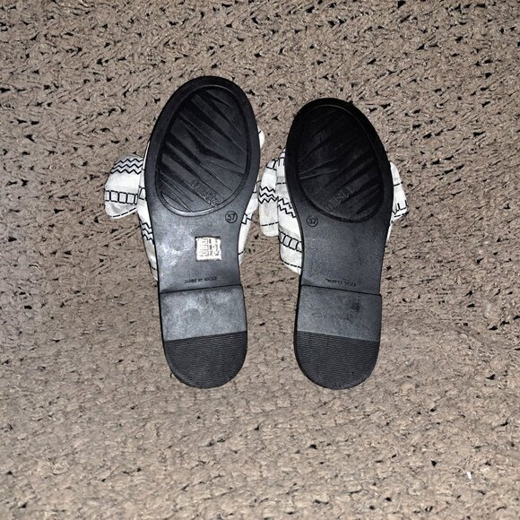 MIISTA LONDON-Valerie-Black & White Bow Slide Sandals-Size 37/US 6.5-Excellent - Picture 7 of 7
